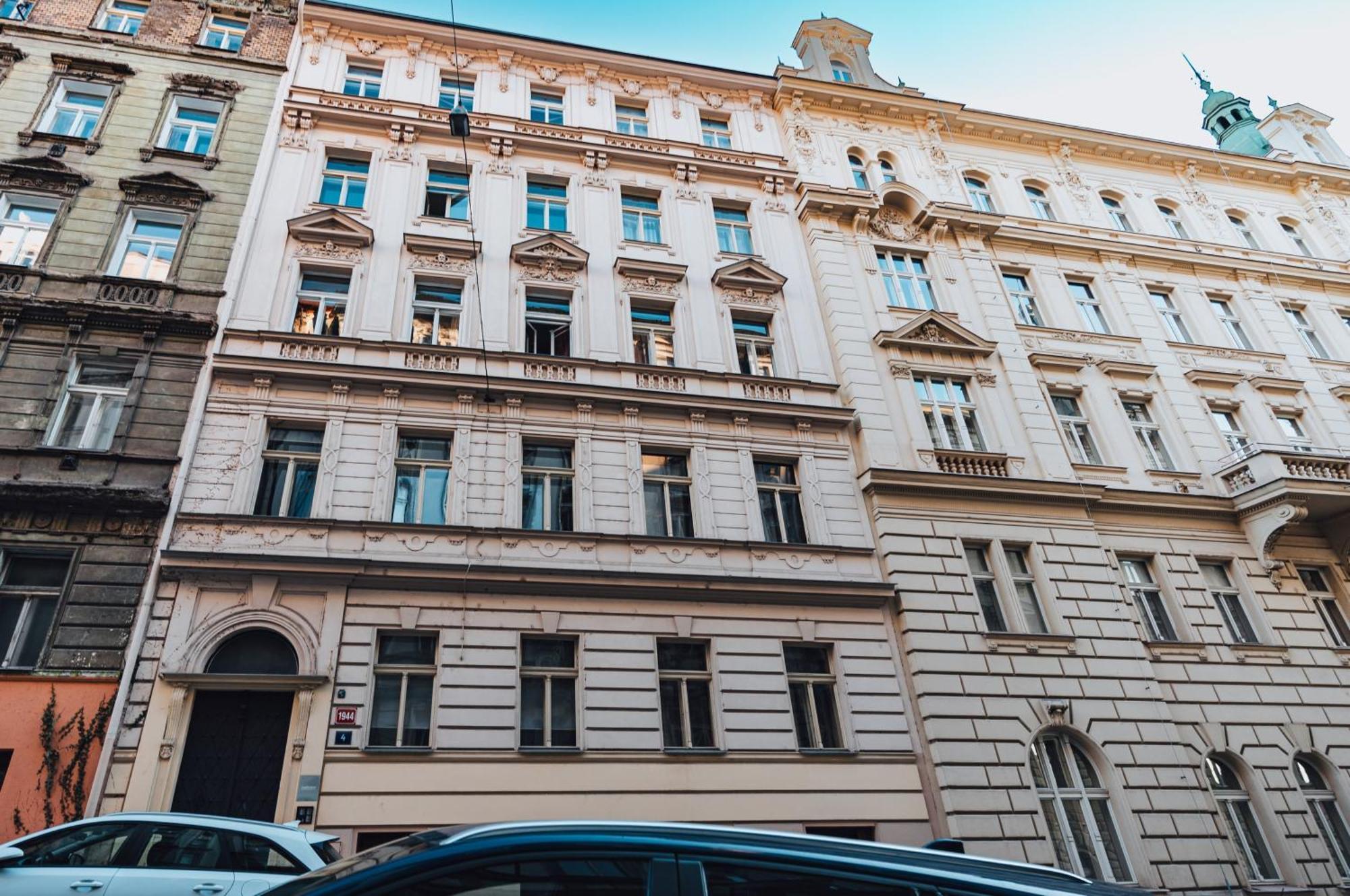 Two-Level Apart With A Terrace Near The Vltava River ปราก ภายนอก รูปภาพ